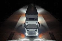 Massima priorità a sicurezza e comfort: le luci di manovra LED sono ormai un elemento indispensabile dell’illuminazione per ogni autocarro.